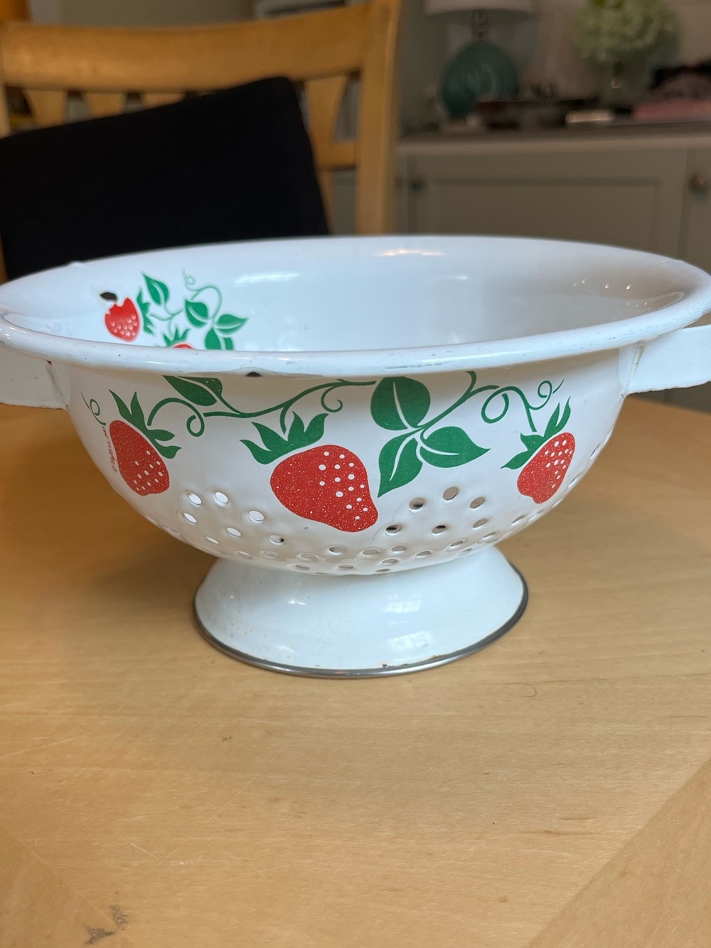 1983 Teleflora Strawberry Enamelware Colander